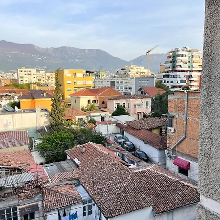 アパート Wanderlust Bazaar ティラナ