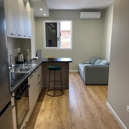 アパート Wanderlust Bazaar ティラナ