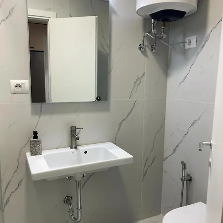 アパート Wanderlust Bazaar ティラナ